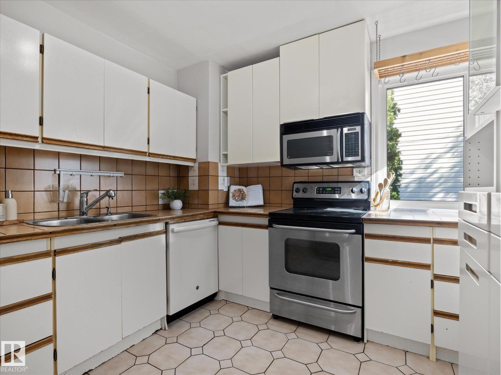 11119 62 Av Nw Property Photo 10