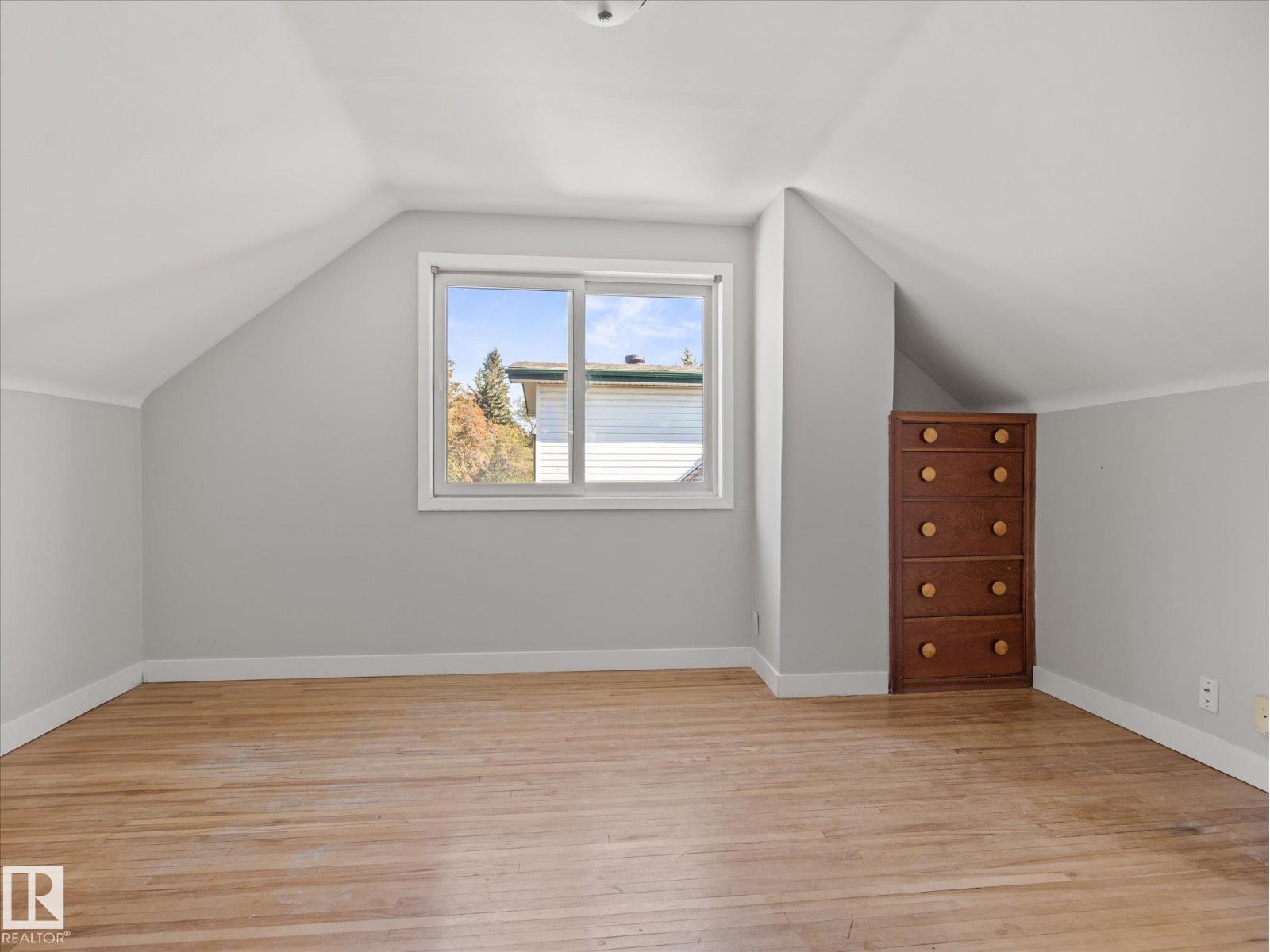 11119 62 Av Nw Property Photo 17
