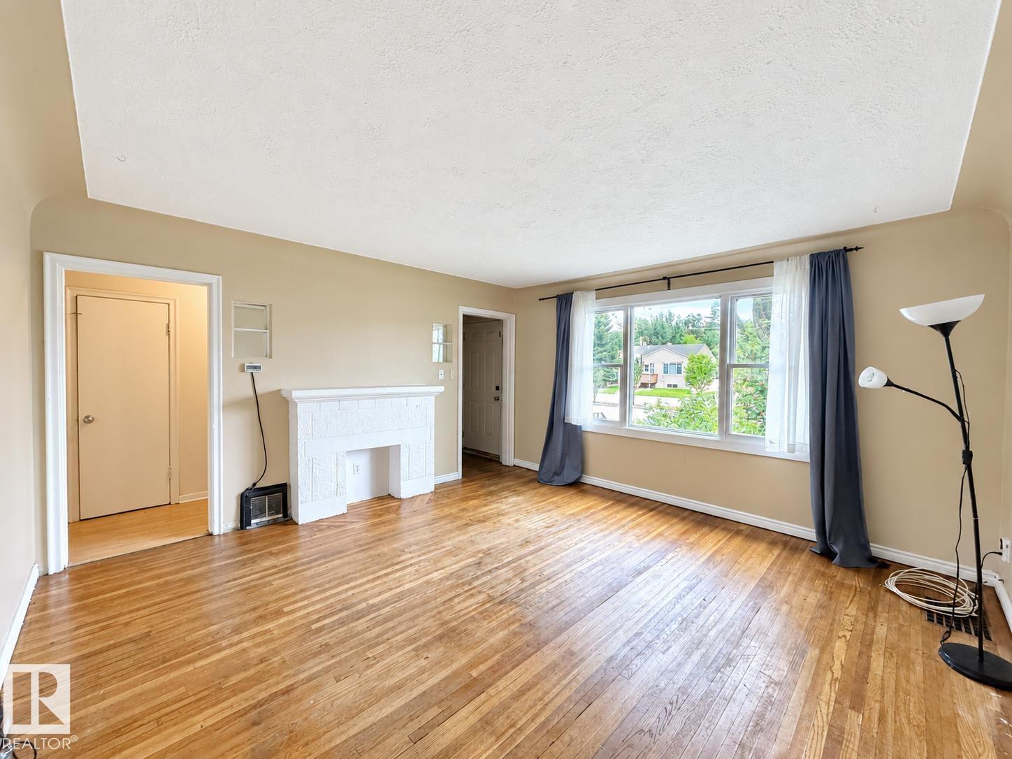 12113 127 St Nw Property Photo 2