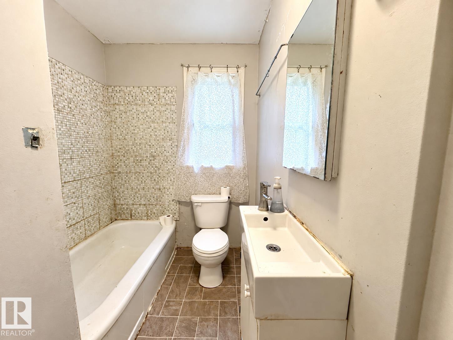 12113 127 St Nw Property Photo 5