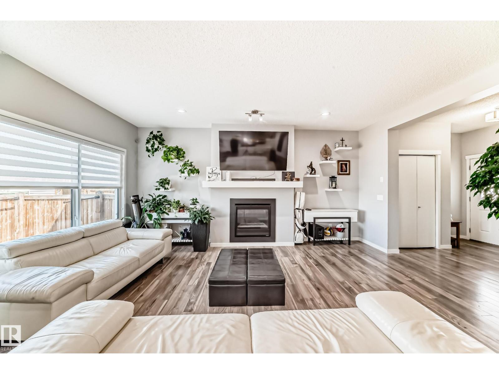 16320 12 Av Sw Property Photo 8