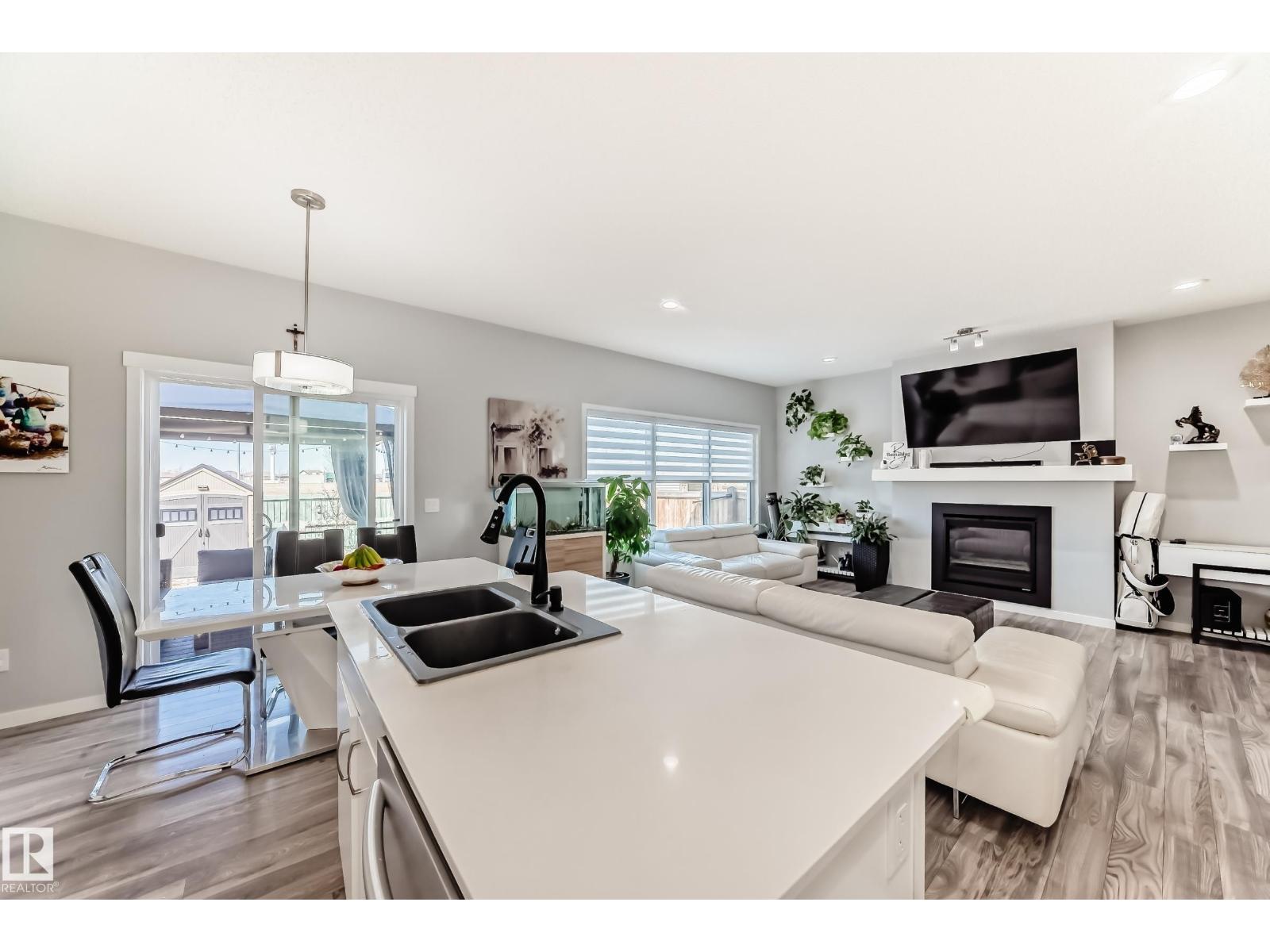 16320 12 Av Sw Property Photo 16