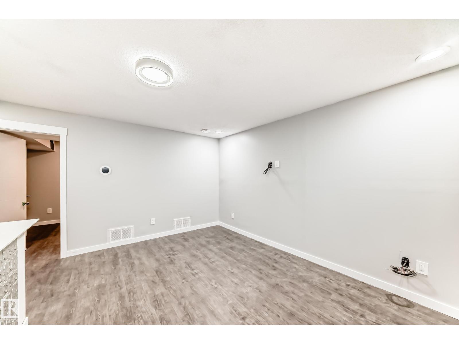 16320 12 Av Sw Property Photo 43
