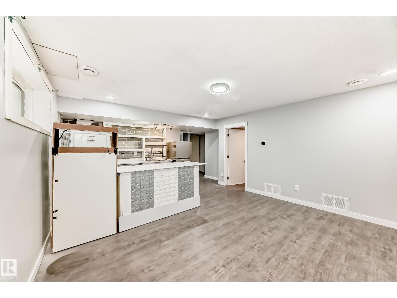 16320 12 Av Sw Property Photo 44