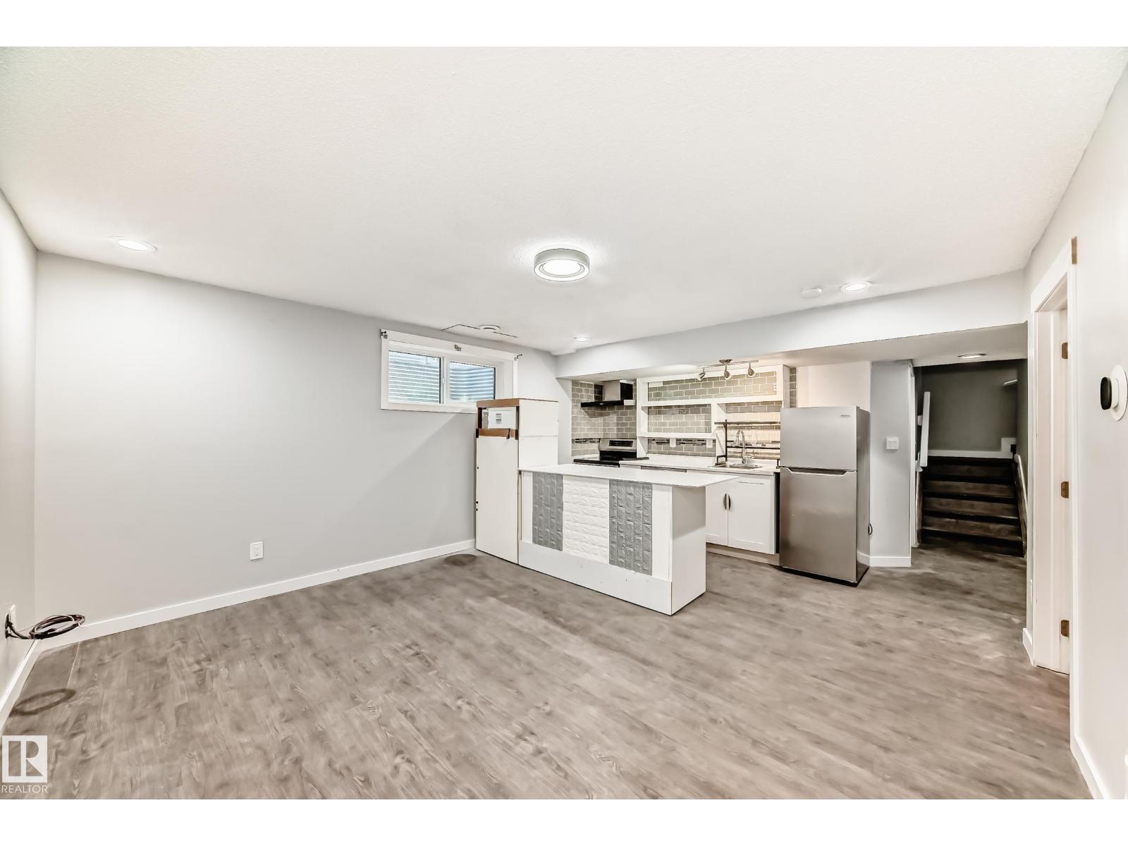 16320 12 Av Sw Property Photo 45