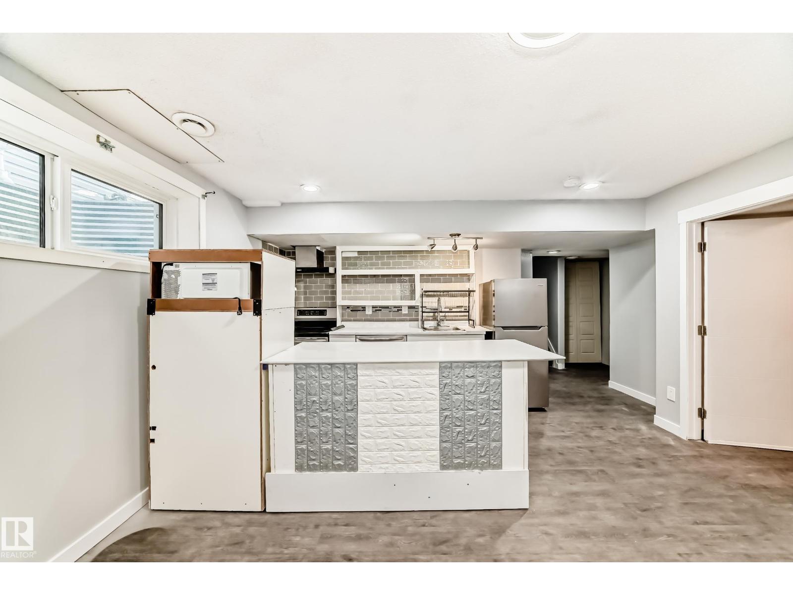 16320 12 Av Sw Property Photo 46