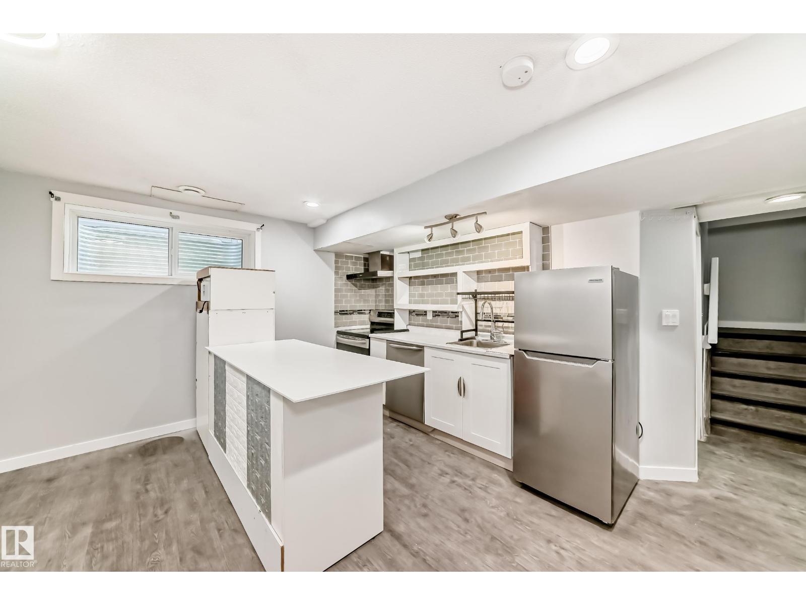 16320 12 Av Sw Property Photo 47