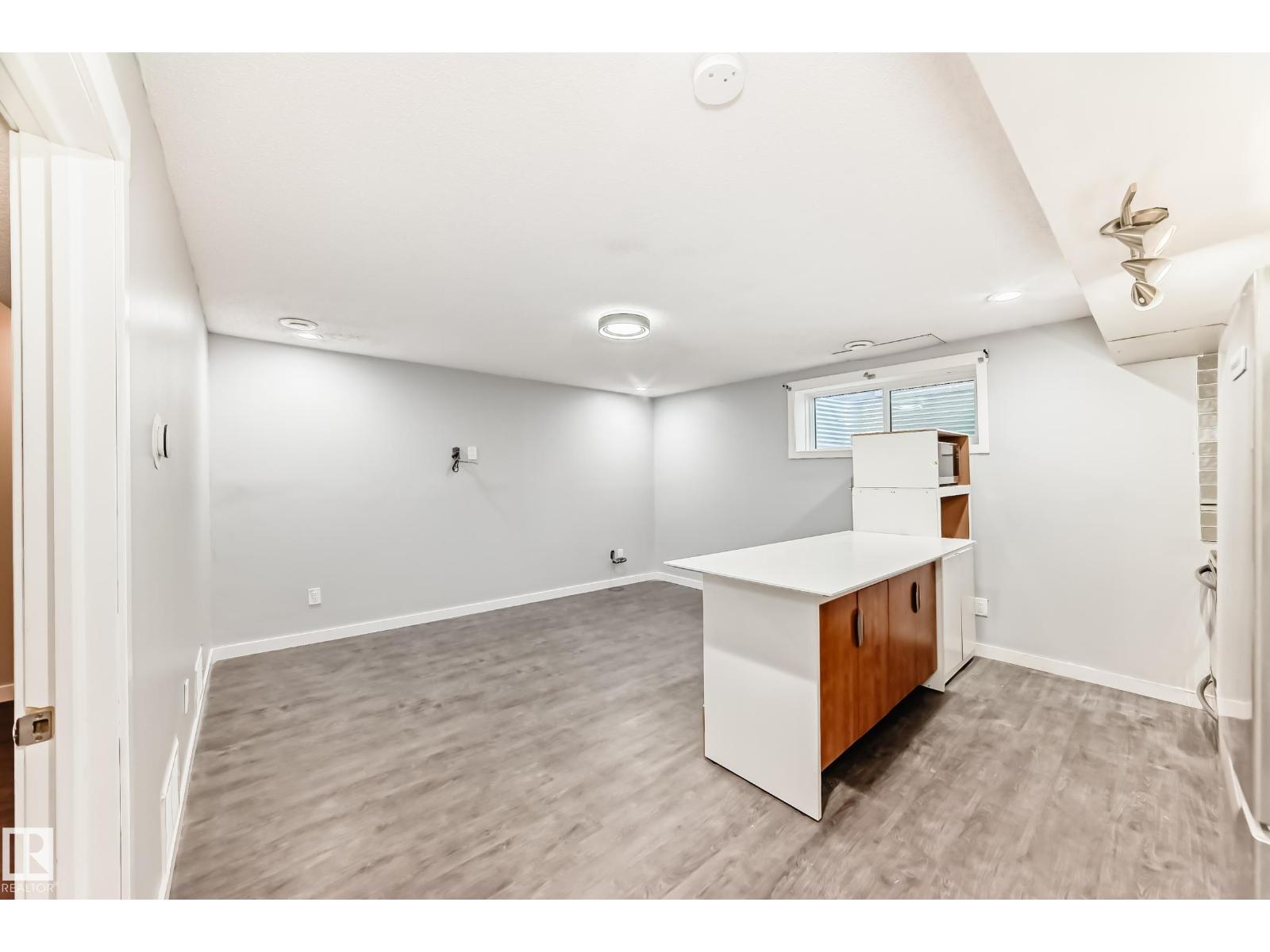 16320 12 Av Sw Property Photo 49