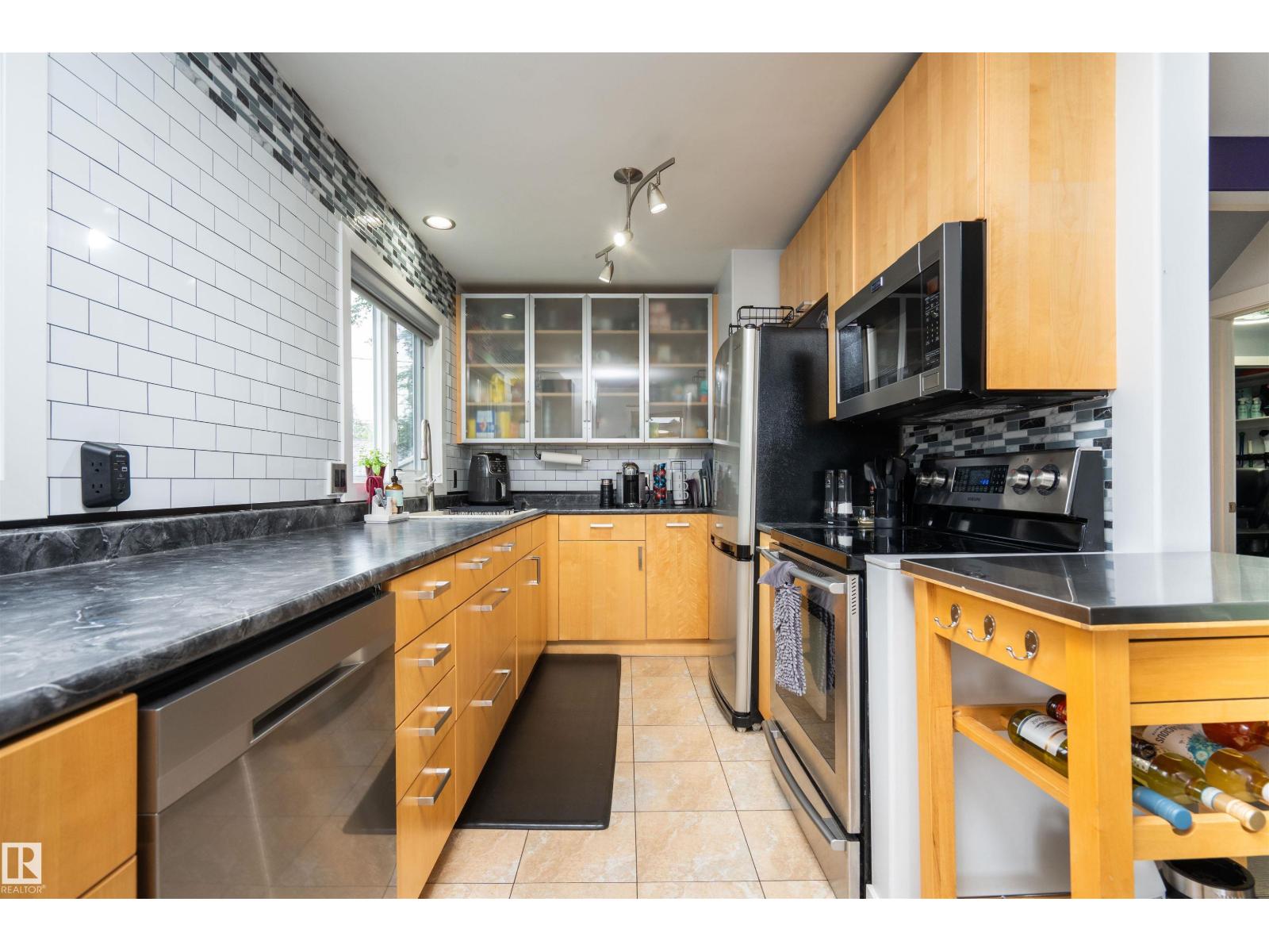 6111 119 AV NW Property Photo 1