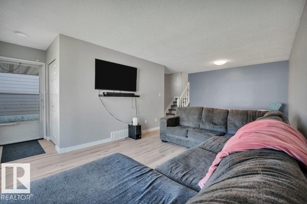 18023 73 Av Nw Property Photo 9