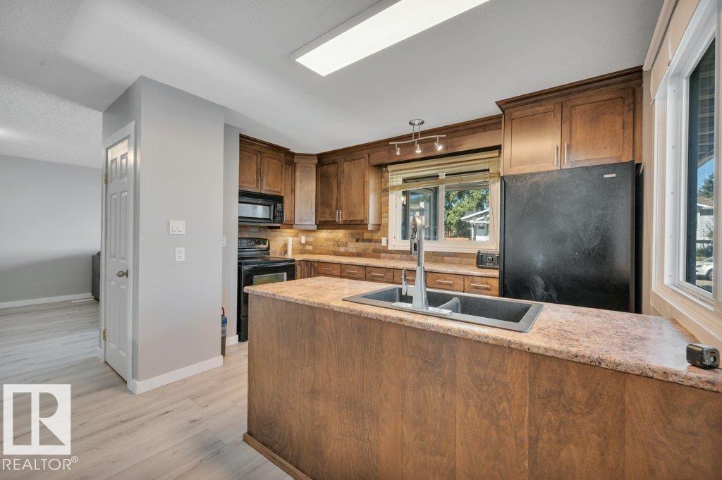 18023 73 Av Nw Property Photo 14