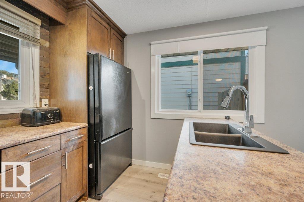 18023 73 Av Nw Property Photo 17