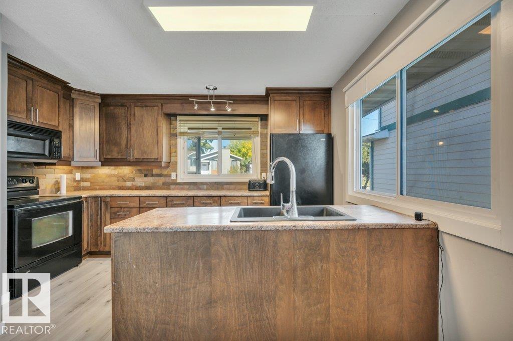 18023 73 Av Nw Property Photo 18