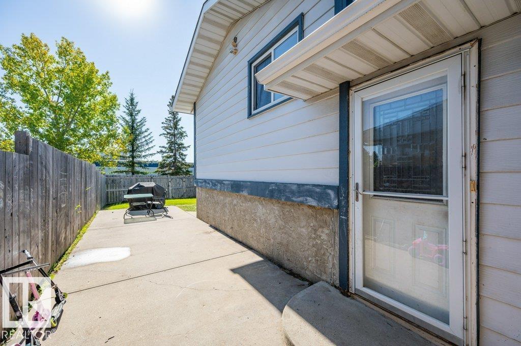 18023 73 Av Nw Property Photo 39