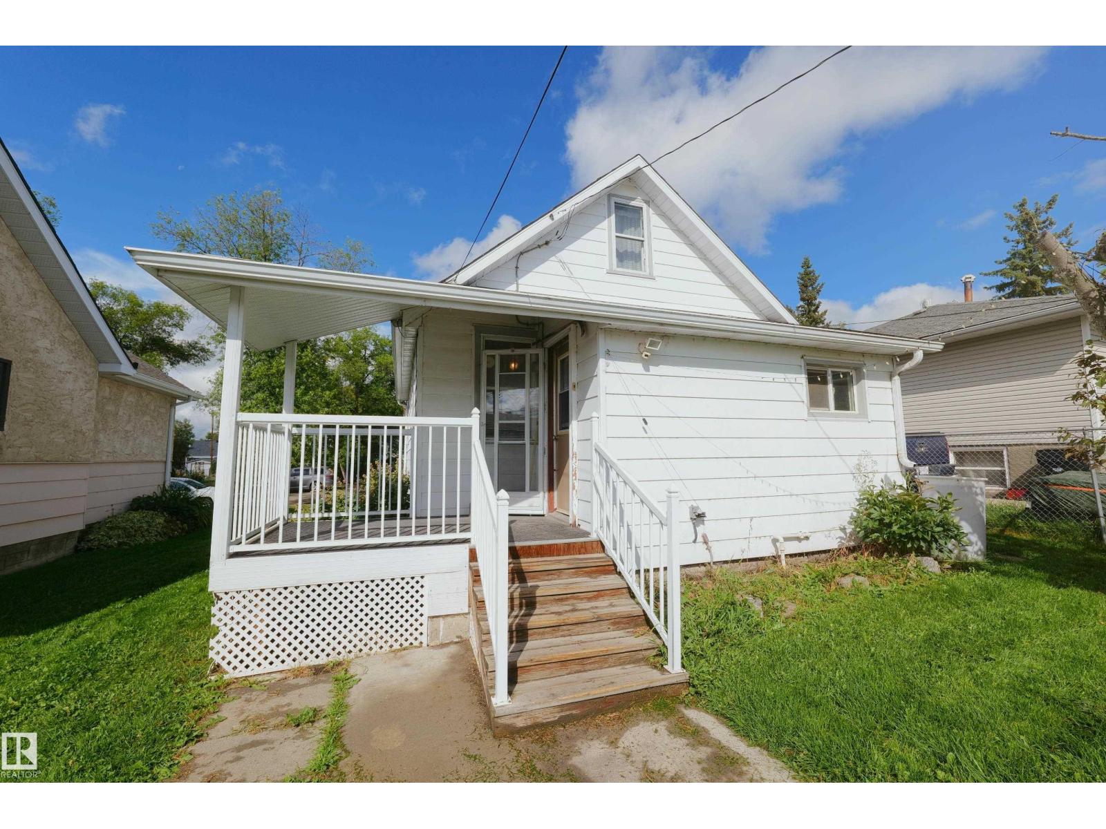 5131 51 Street Property Photo 2