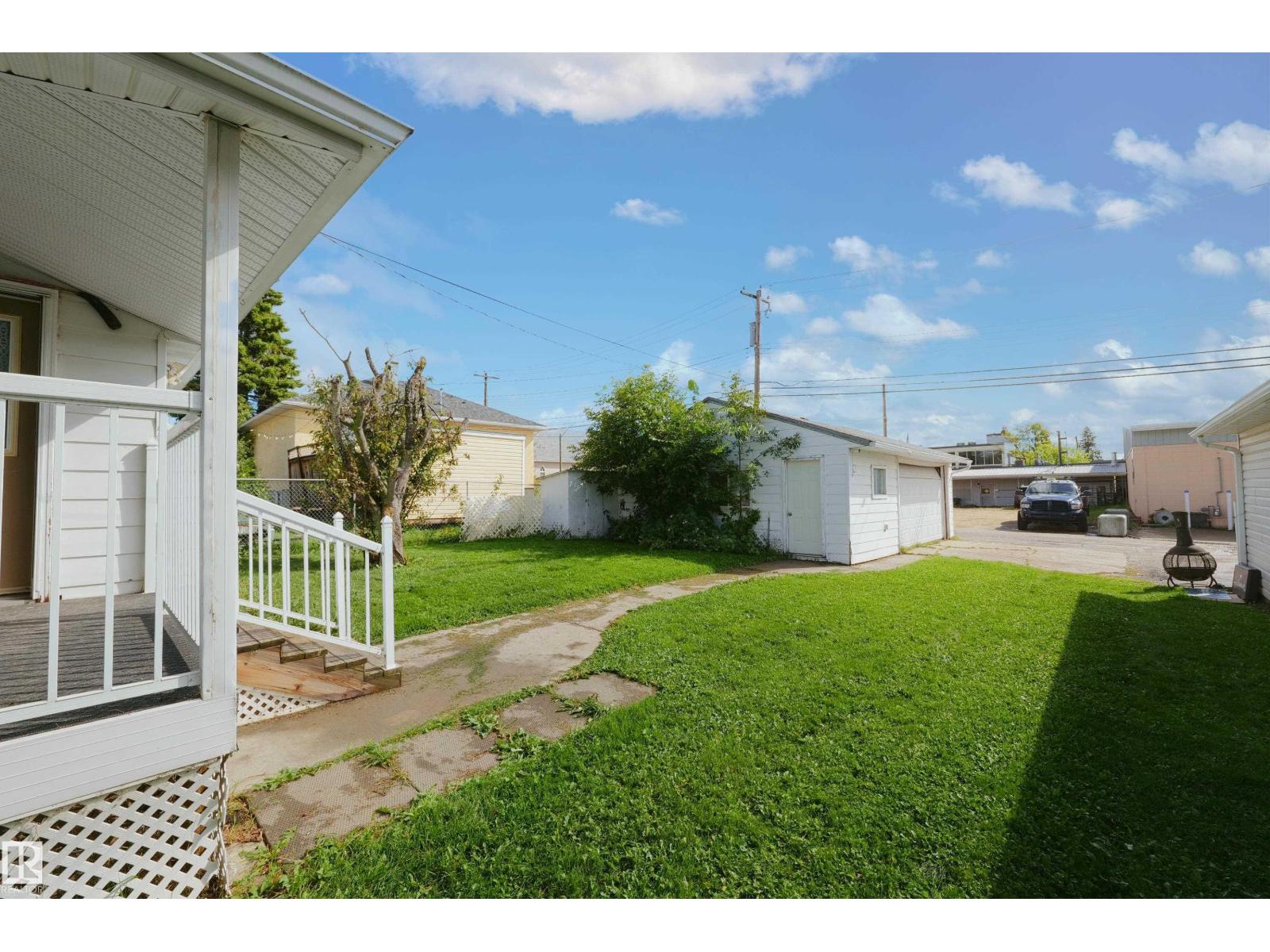 5131 51 Street Property Photo 4