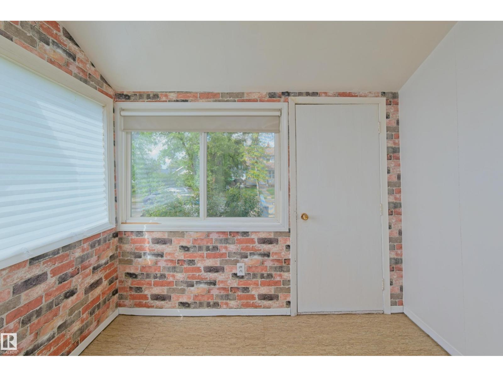 5131 51 Street Property Photo 5