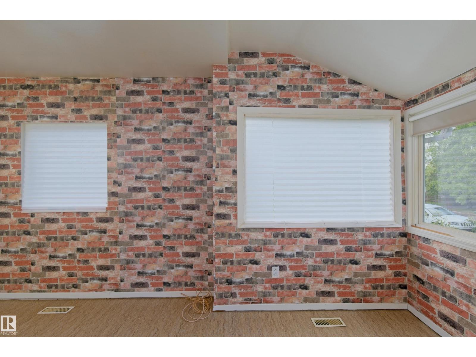 5131 51 Street Property Photo 7
