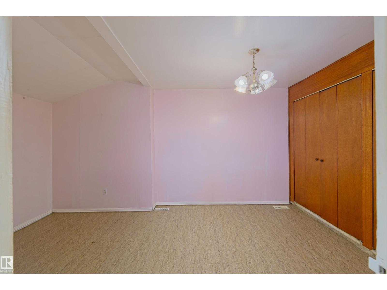 5131 51 Street Property Photo 9