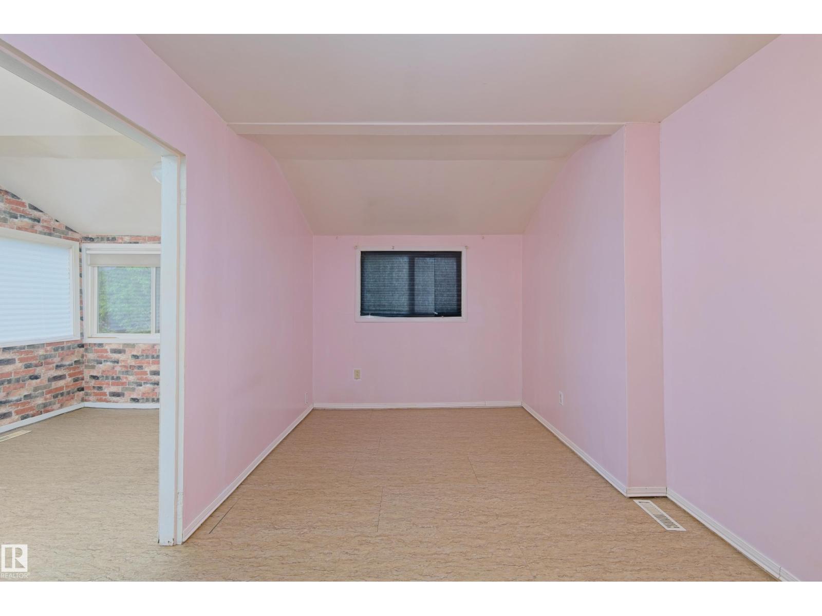 5131 51 Street Property Photo 10
