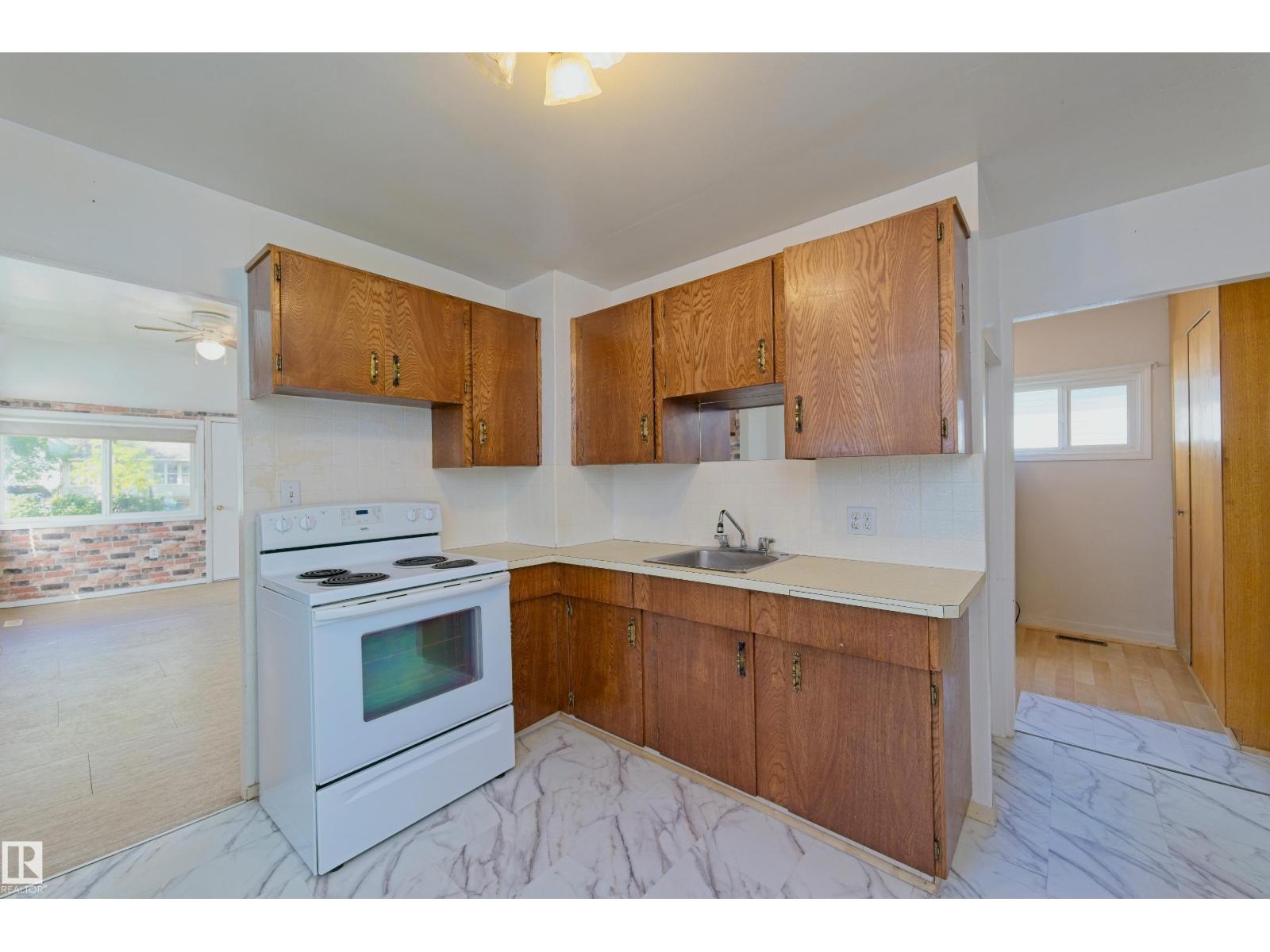 5131 51 Street Property Photo 12
