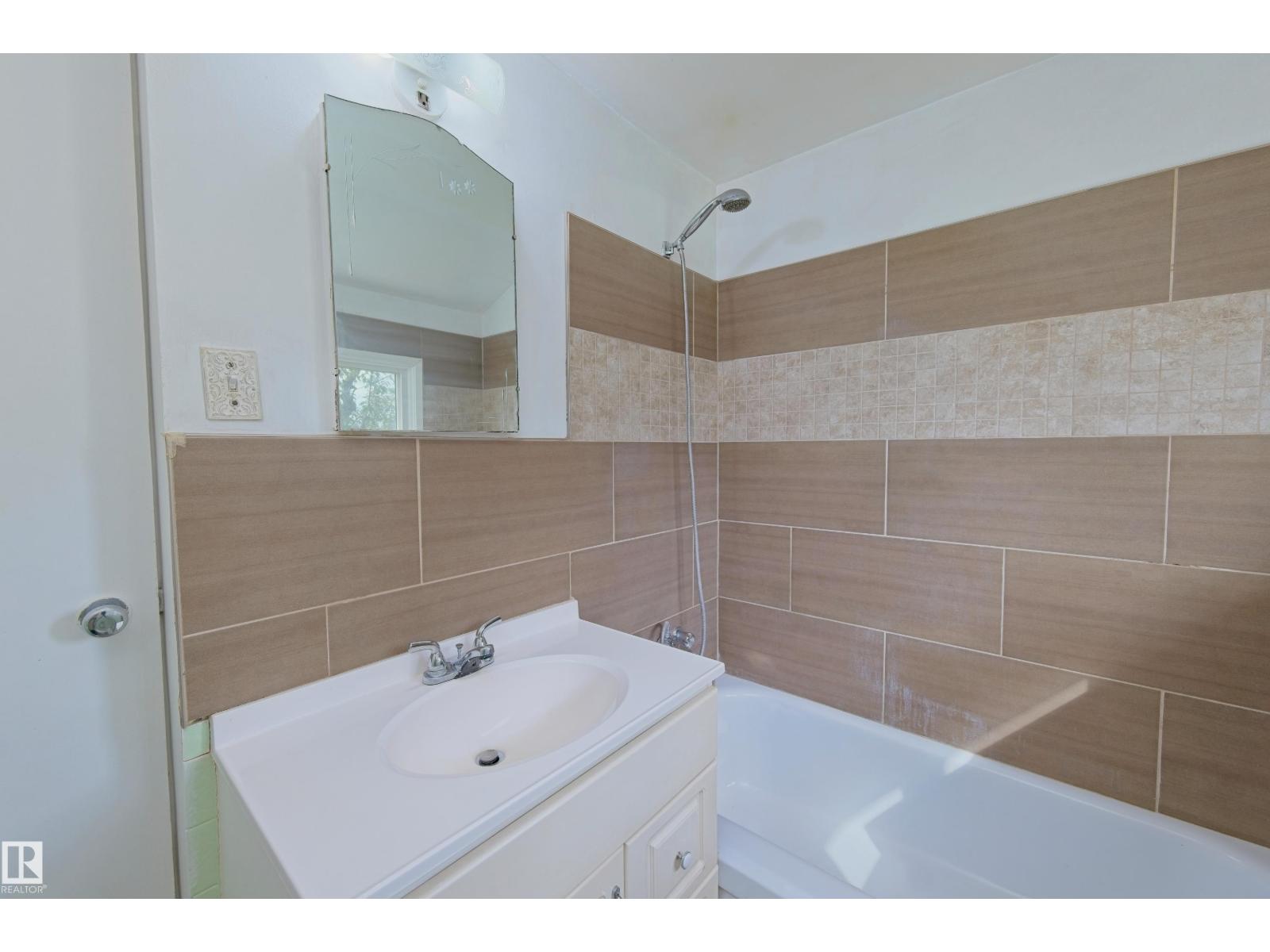 5131 51 Street Property Photo 17