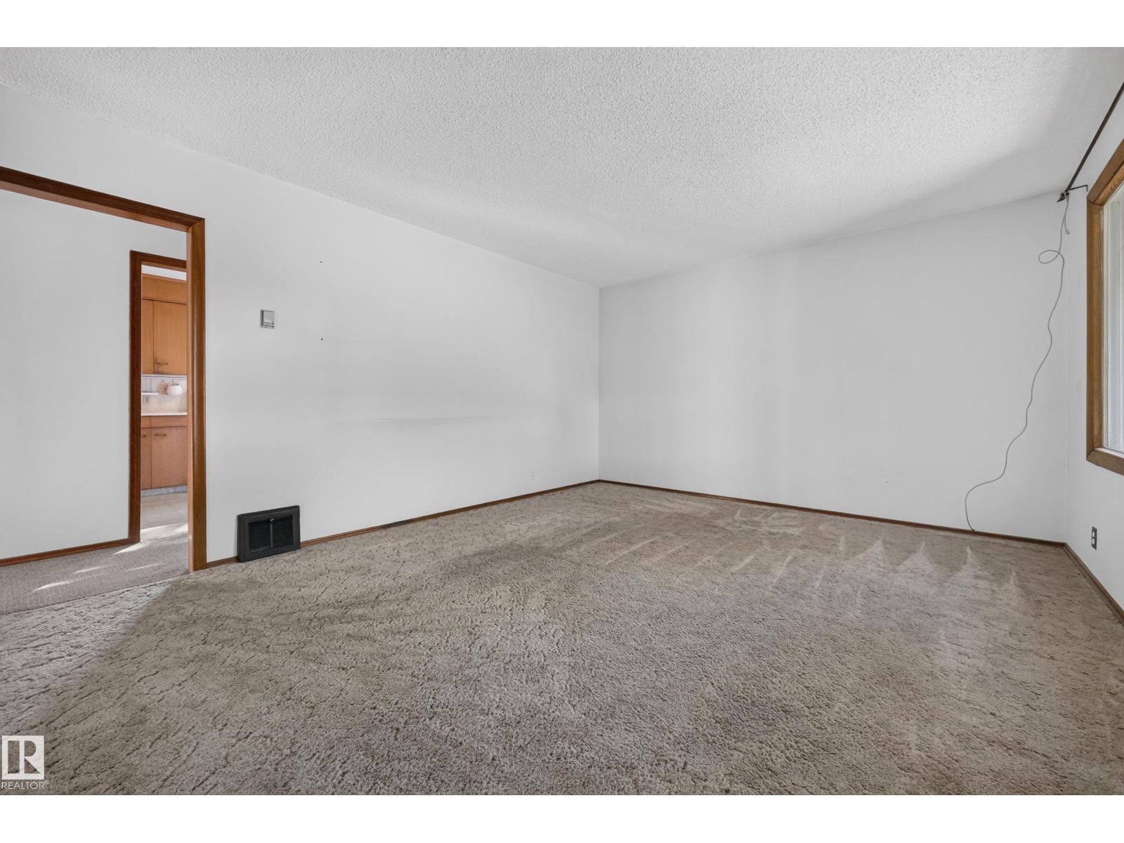 11109 38 St Nw Property Photo 3