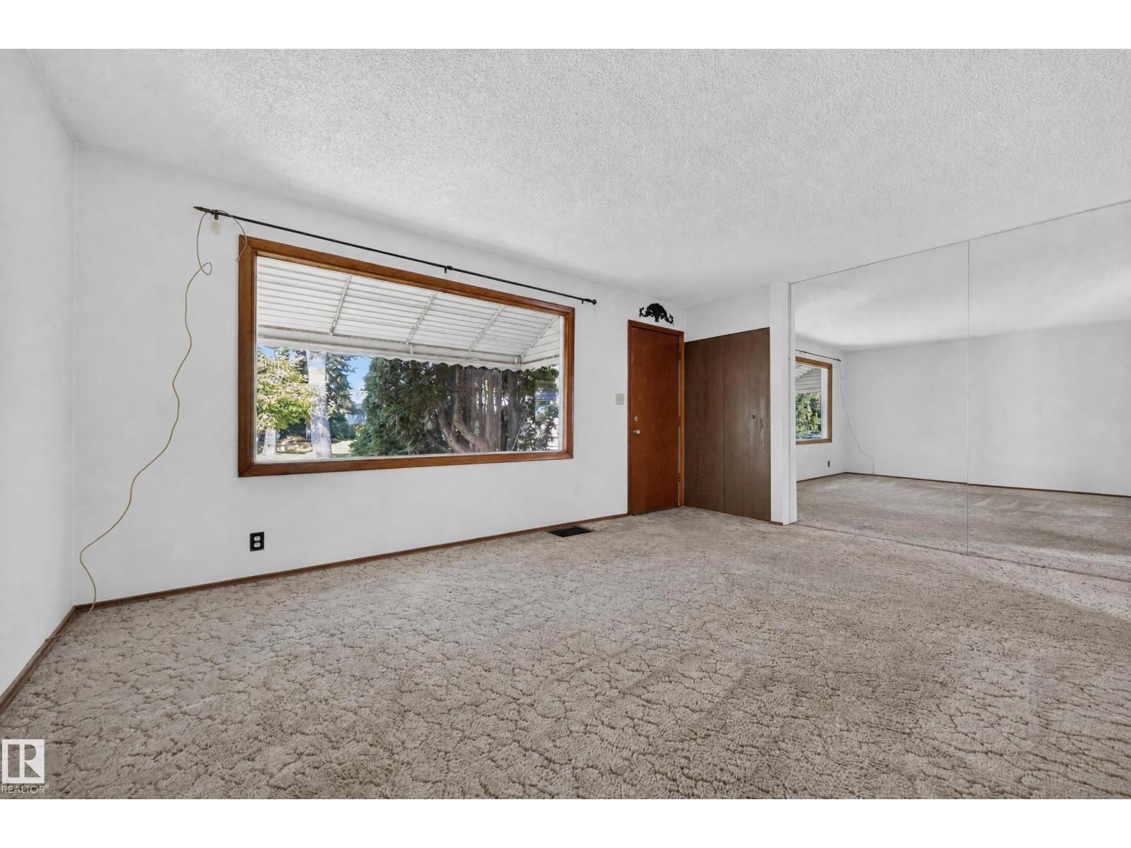 11109 38 St Nw Property Photo 5
