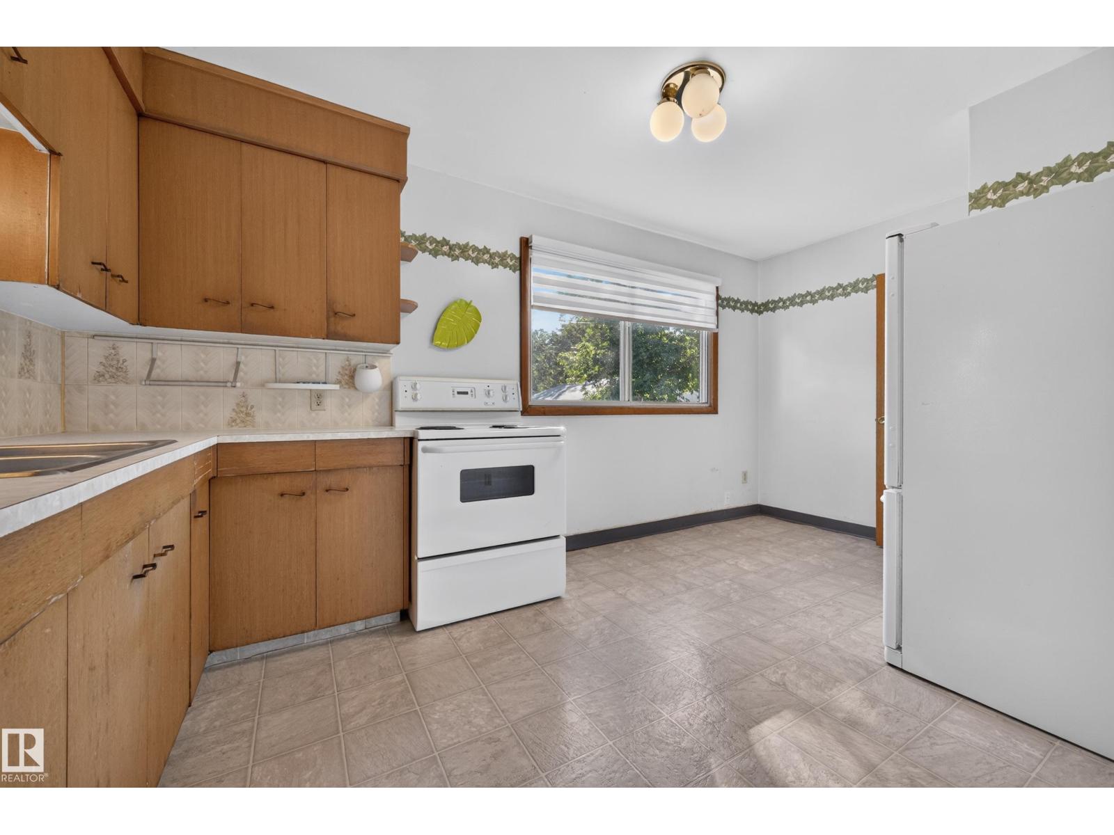 11109 38 St Nw Property Photo 7