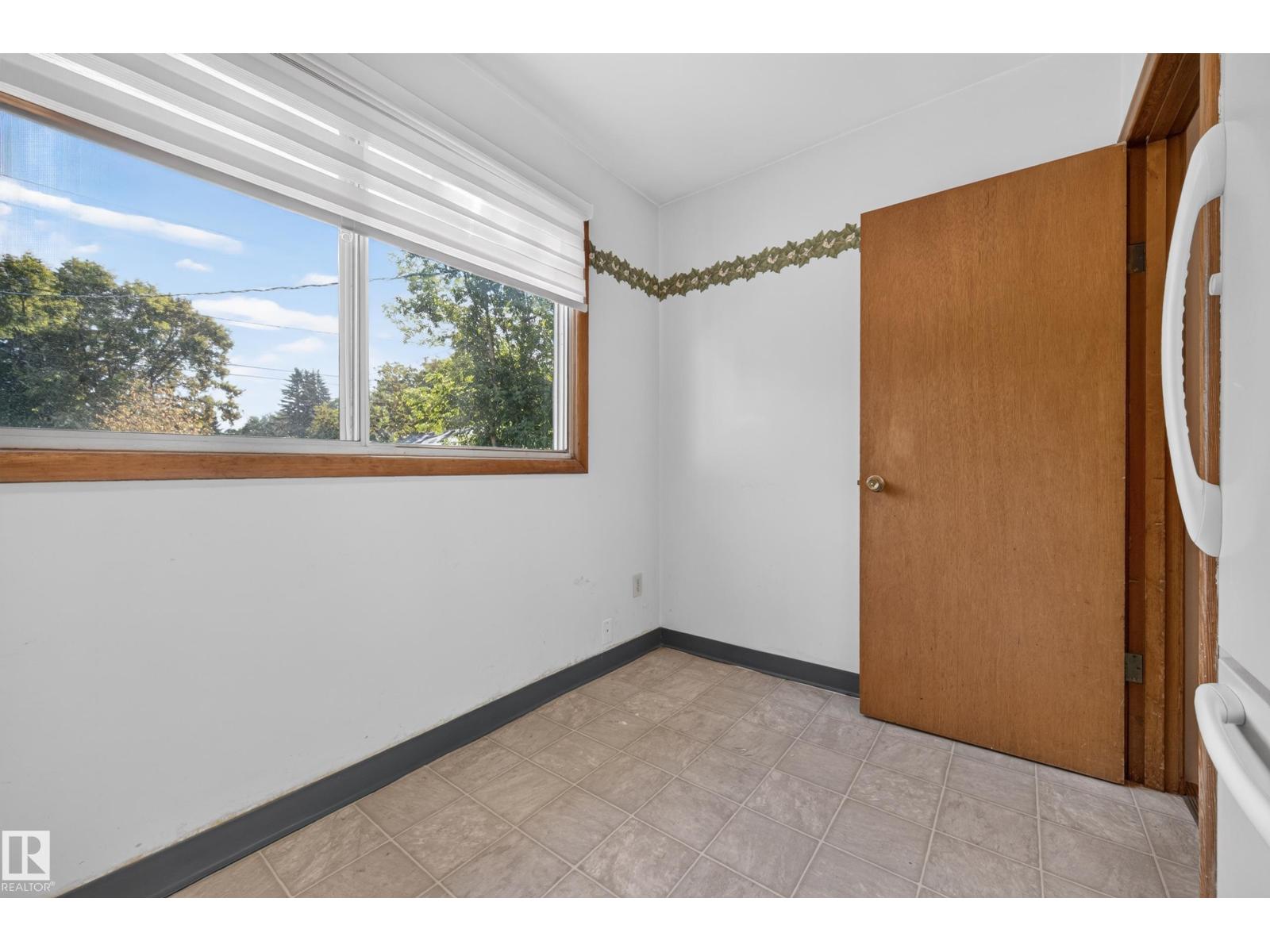 11109 38 St Nw Property Photo 9