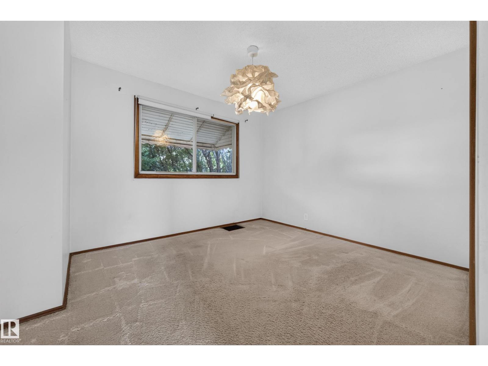 11109 38 St Nw Property Photo 14