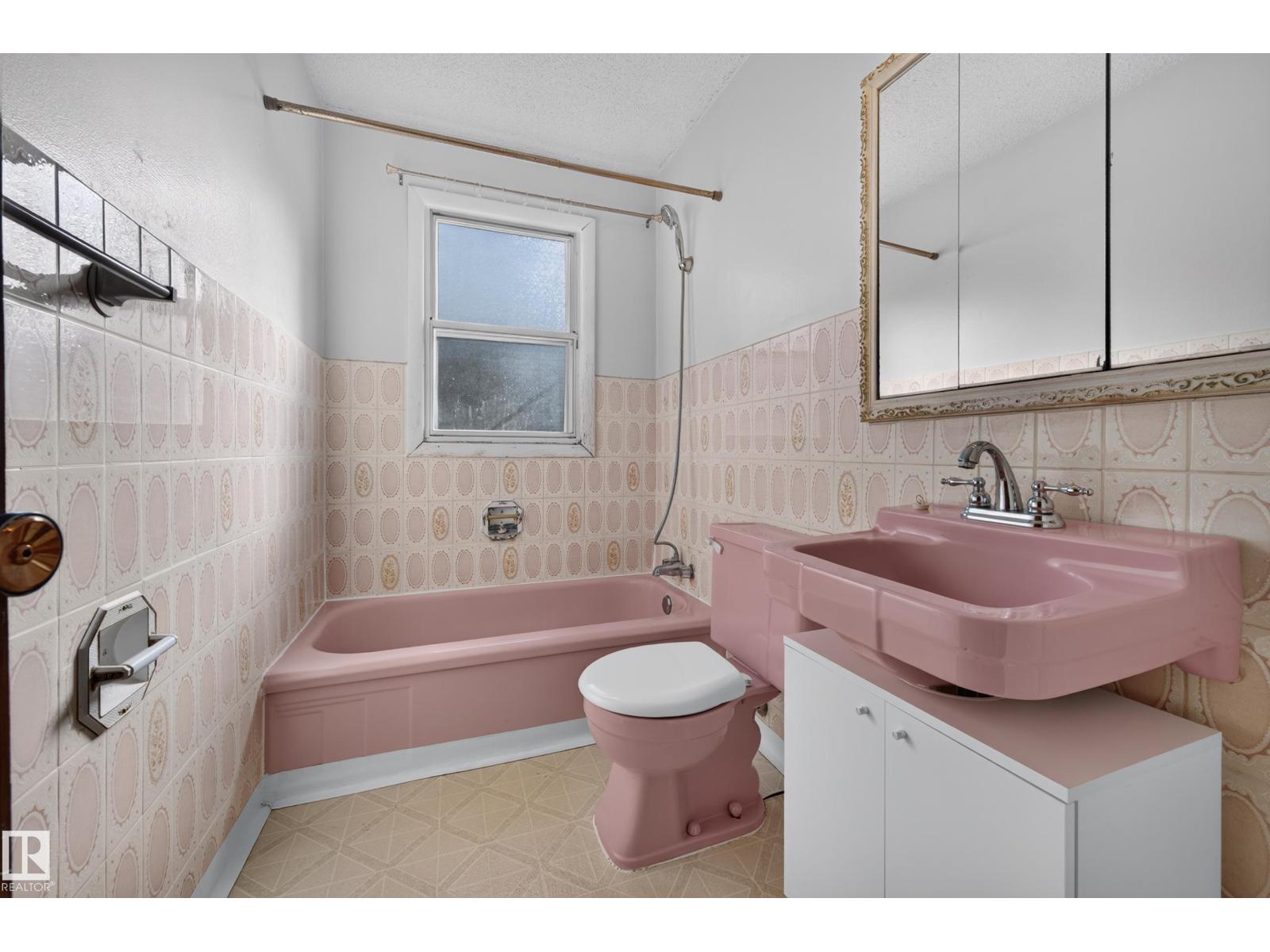 11109 38 St Nw Property Photo 16