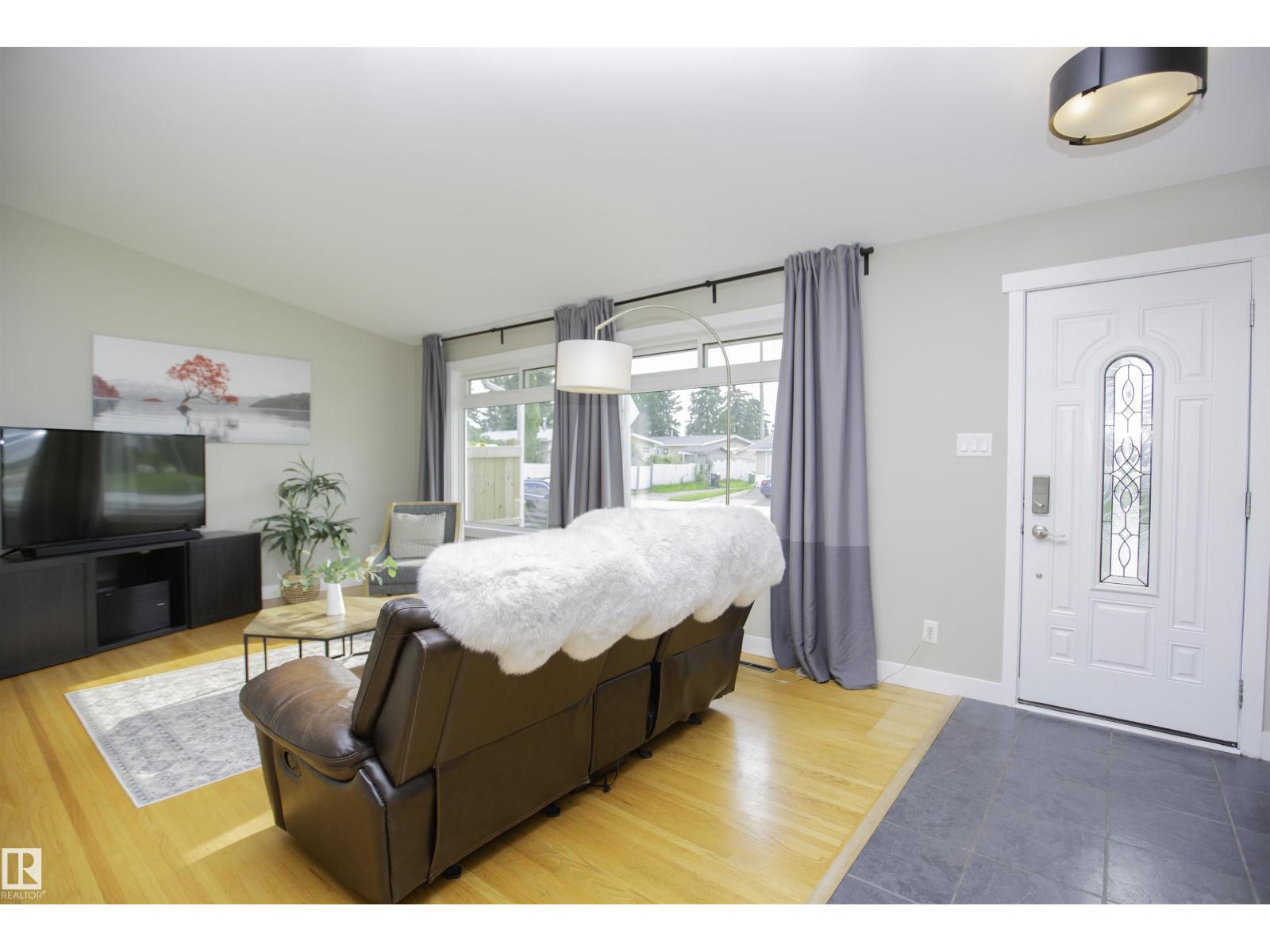 9107 58 St Nw Nw Property Photo 1