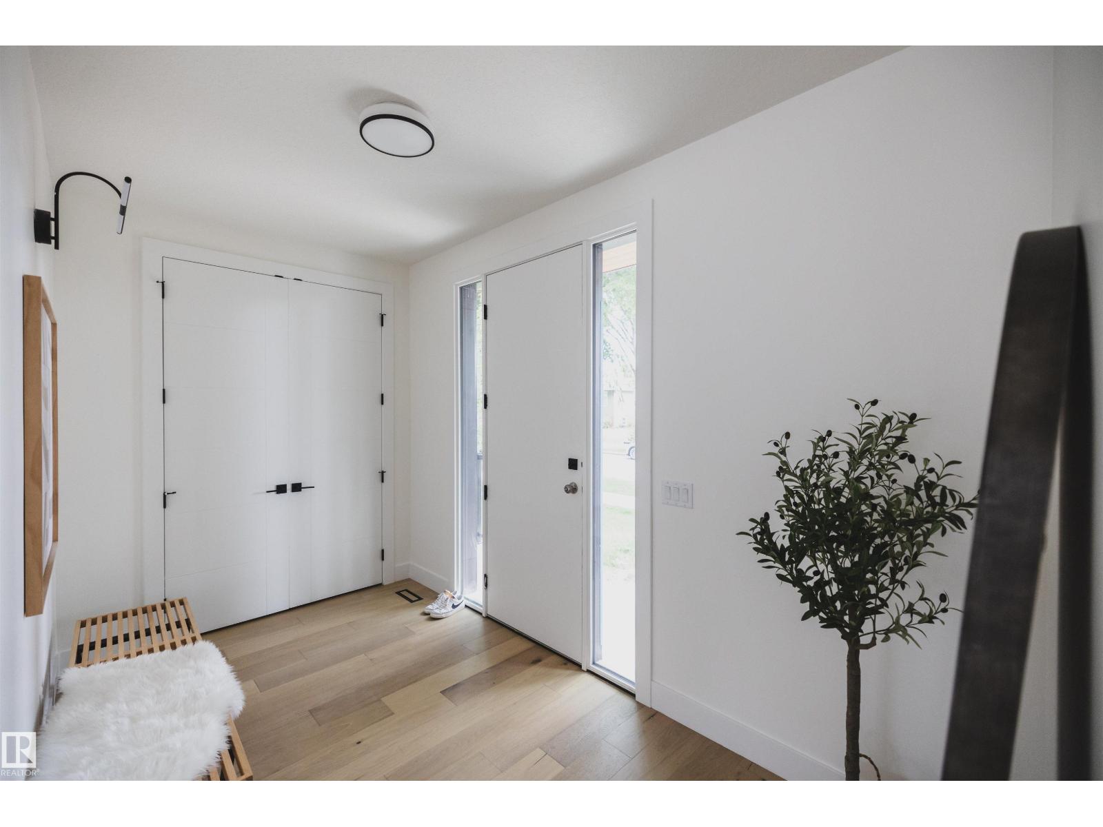 10954 62 Av Nw Property Photo 2