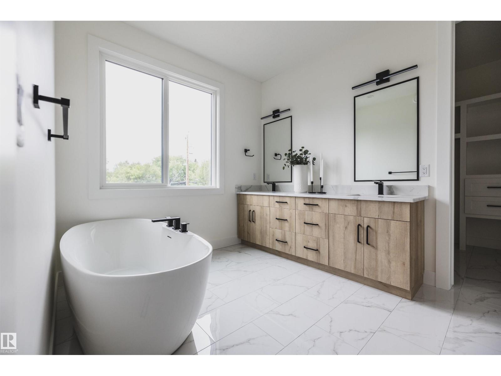 10954 62 Av Nw Property Photo 21