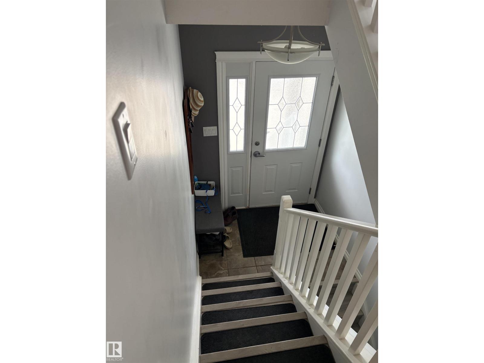 1001 7 Av Property Photo 4