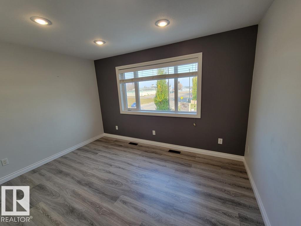 1001 7 Av Property Photo 7