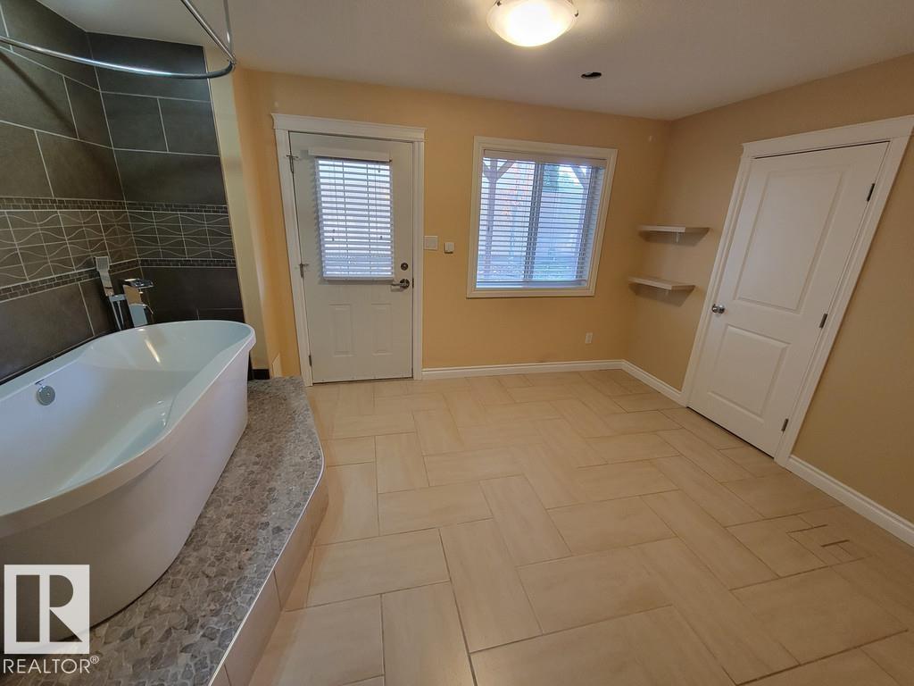 1001 7 Av Property Photo 22