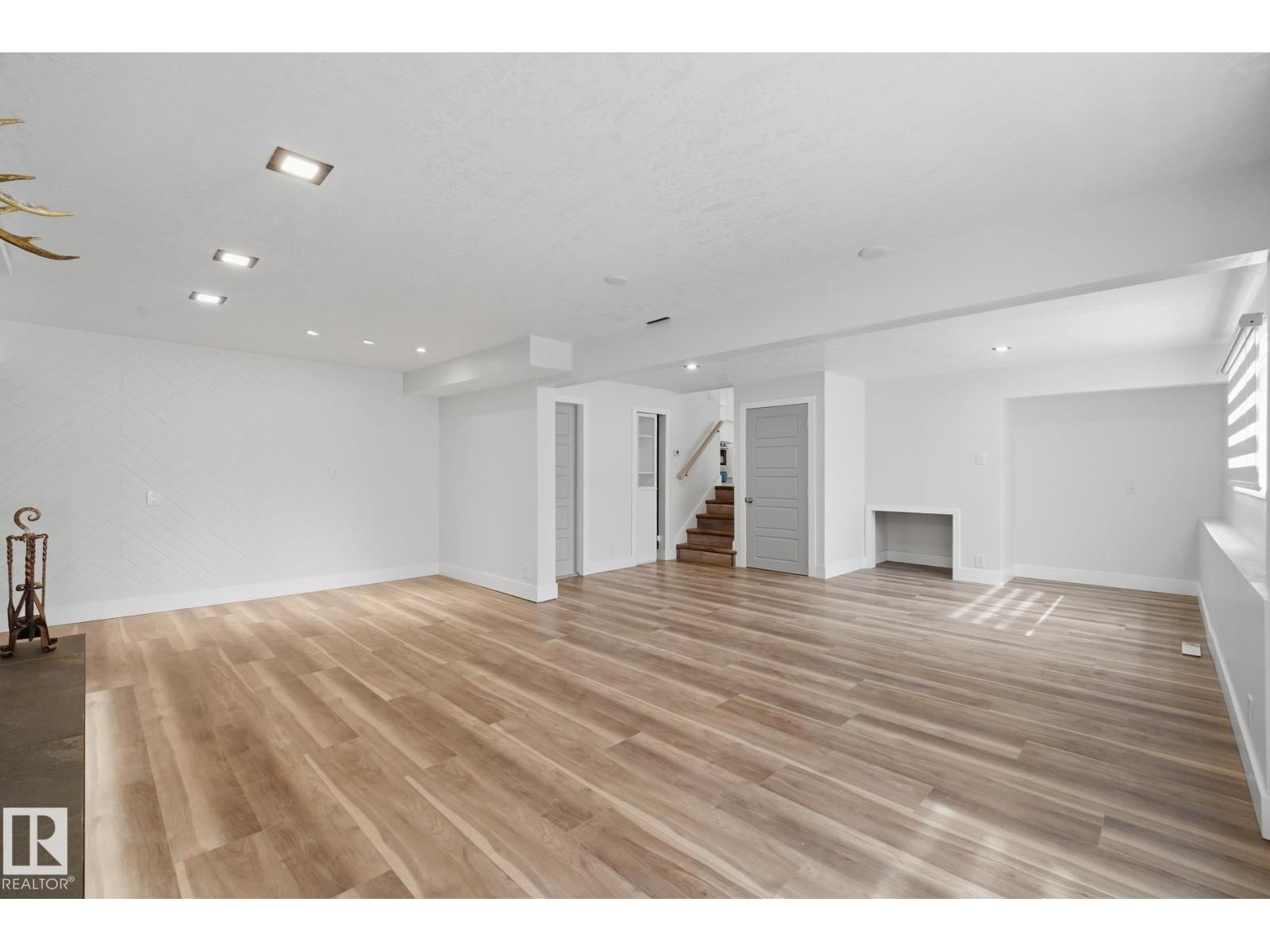 14214 87 Av Nw Property Photo 21