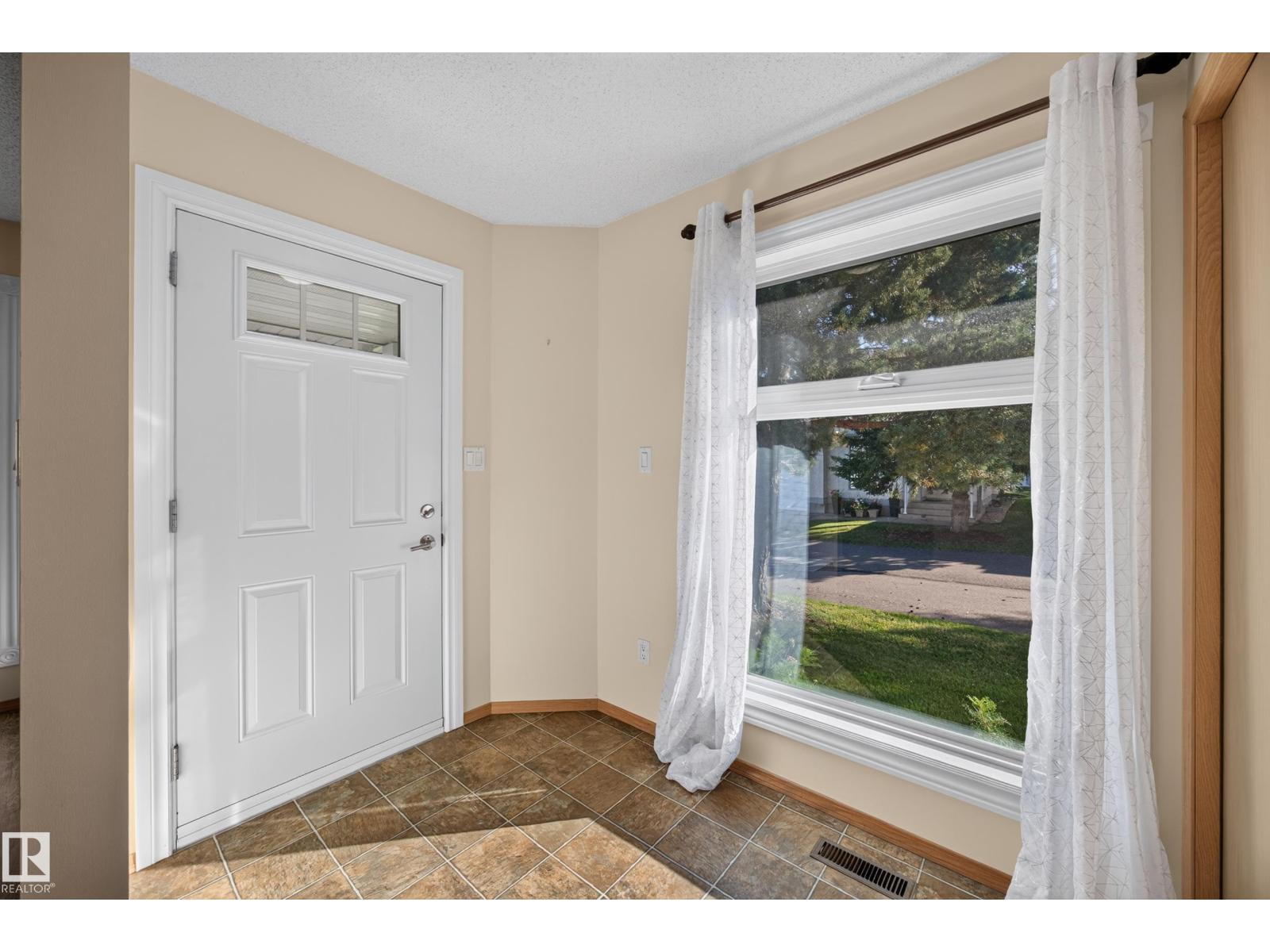 9129 Garden Rd Property Photo 3