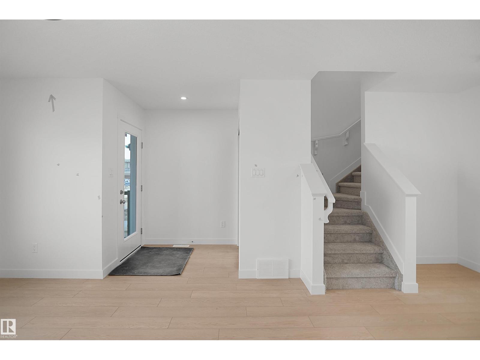 21139 25 Av Nw Property Photo 7
