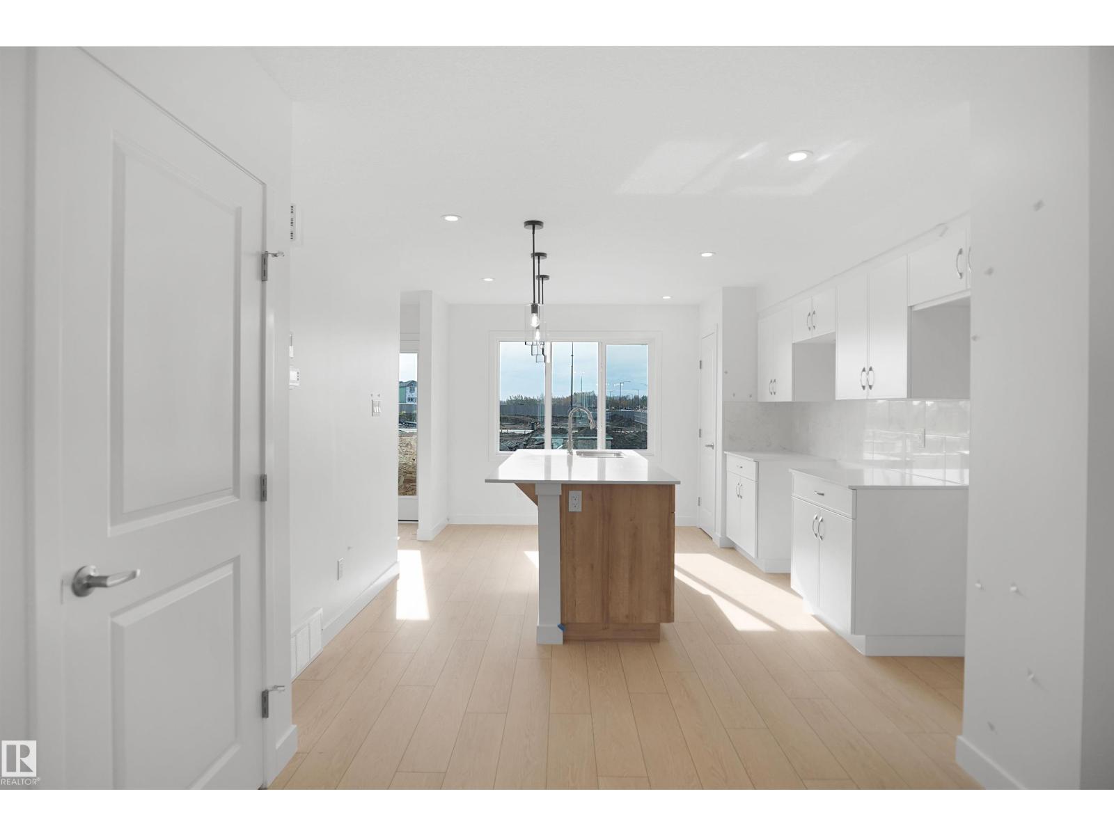 21139 25 Av Nw Property Photo 11