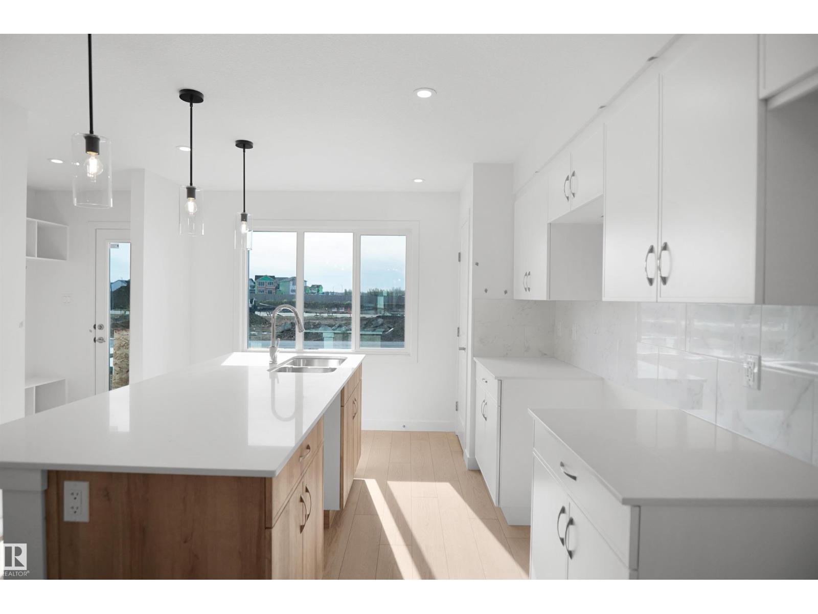 21139 25 Av Nw Property Photo 14