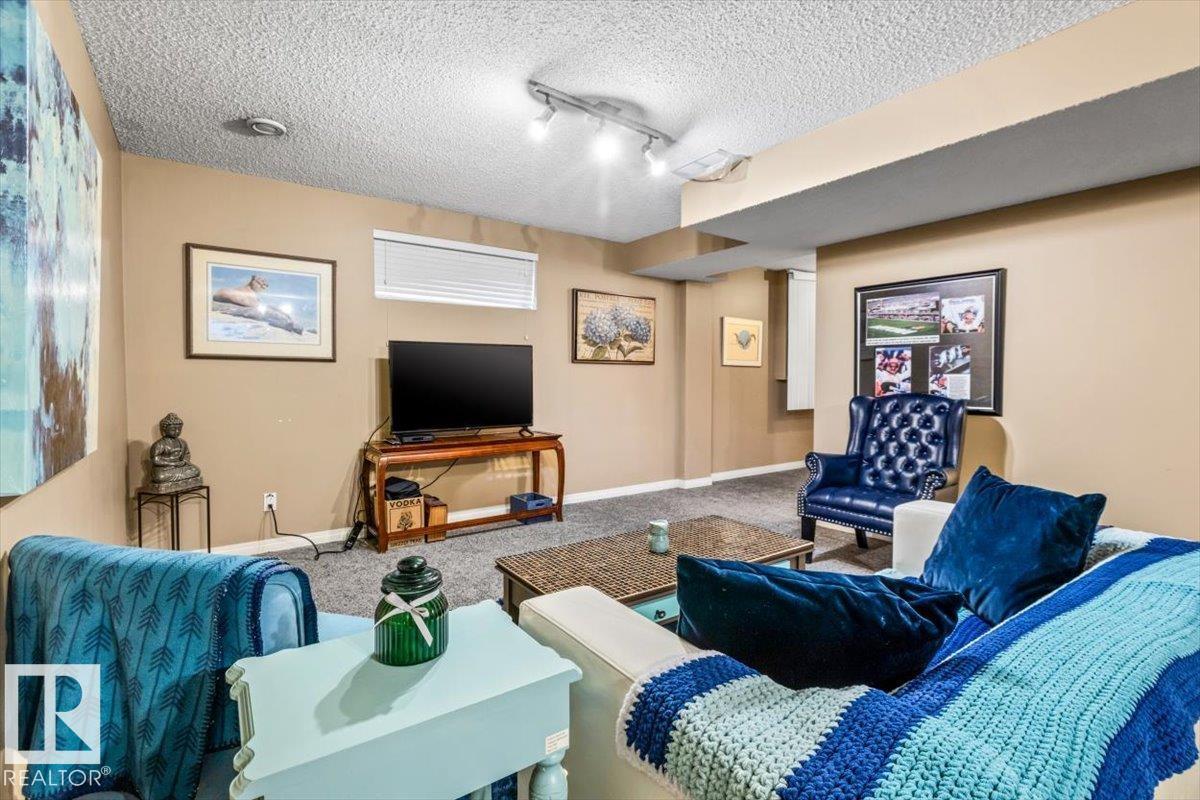 184 Foxboro Pl Property Photo 35