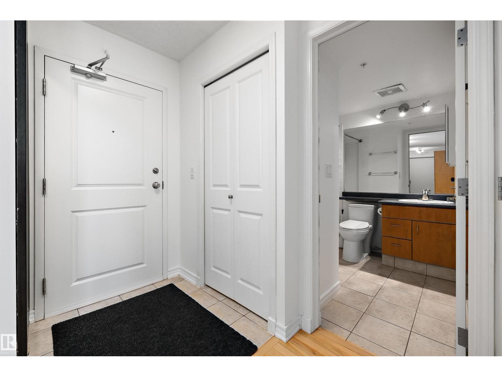 #1205 10303 105 St Nw Property Photo 4