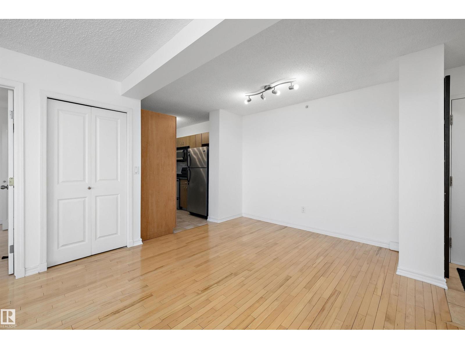 #1205 10303 105 St Nw Property Photo 6