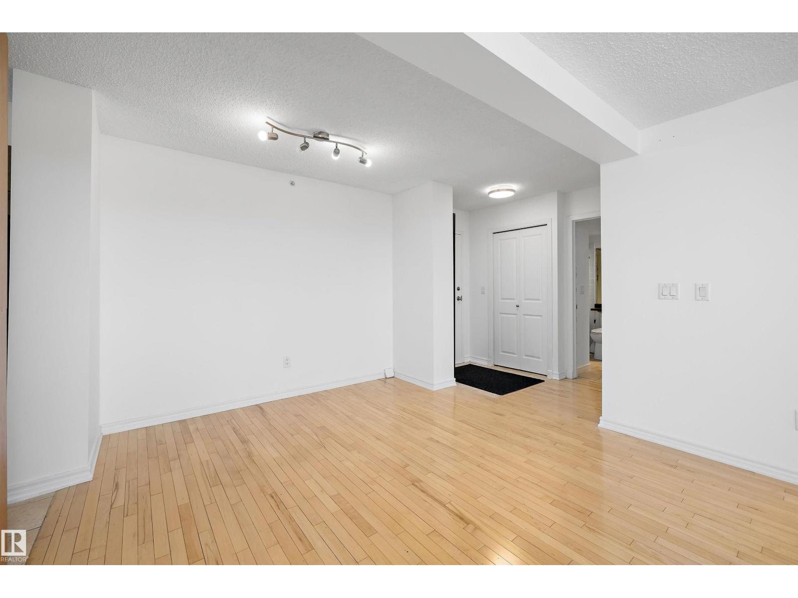 #1205 10303 105 St Nw Property Photo 7