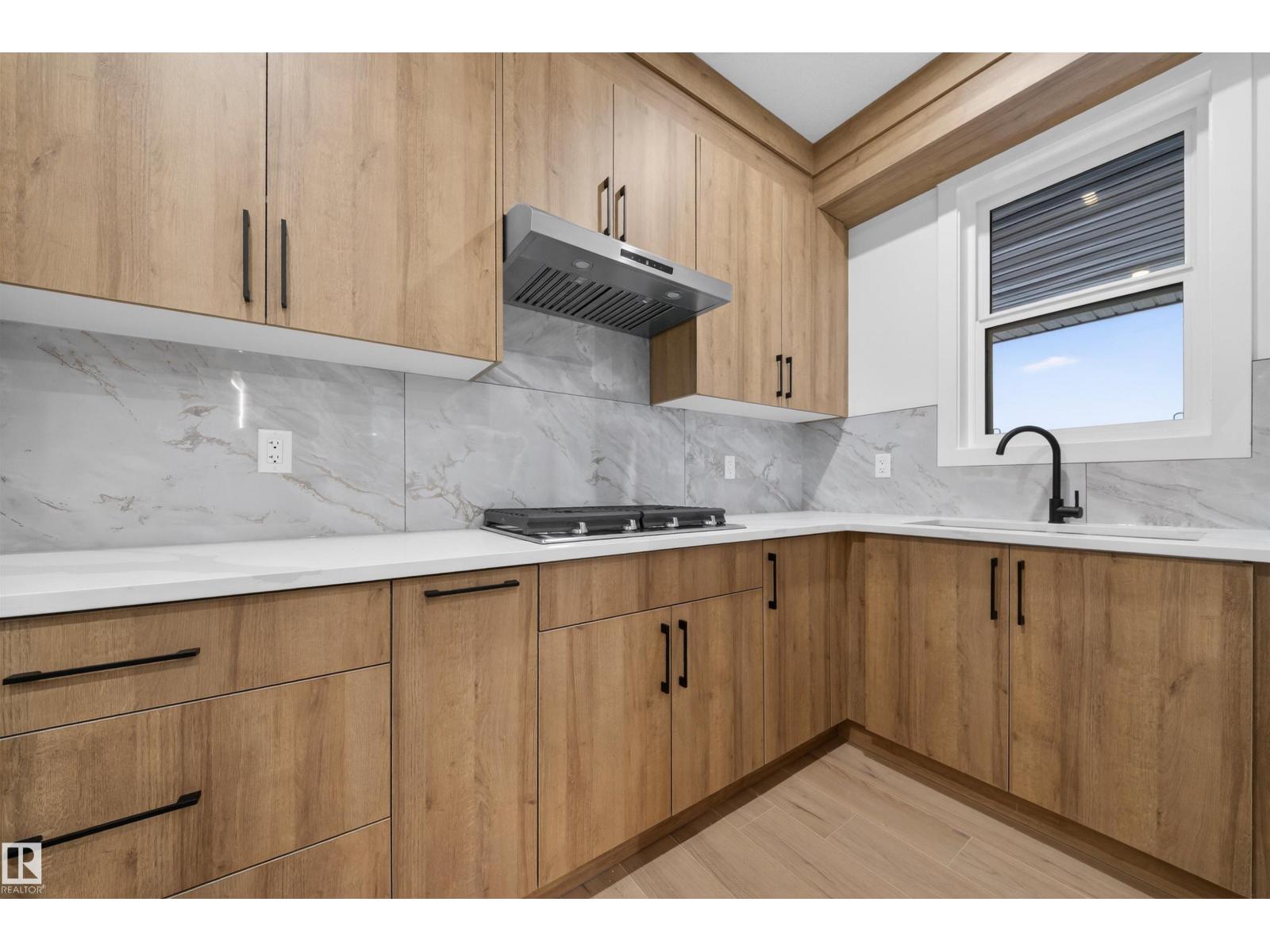 5922 19 St Property Photo 6