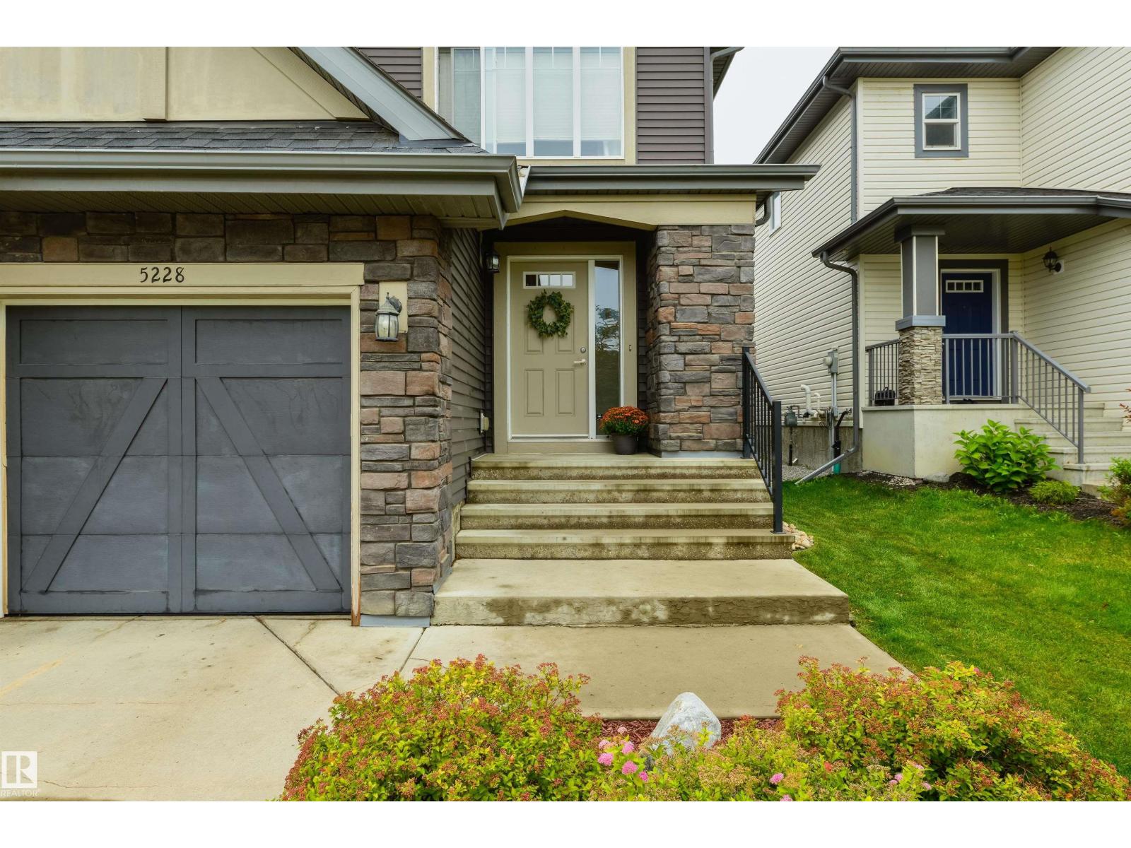 5228 20 Av Sw Property Photo 3
