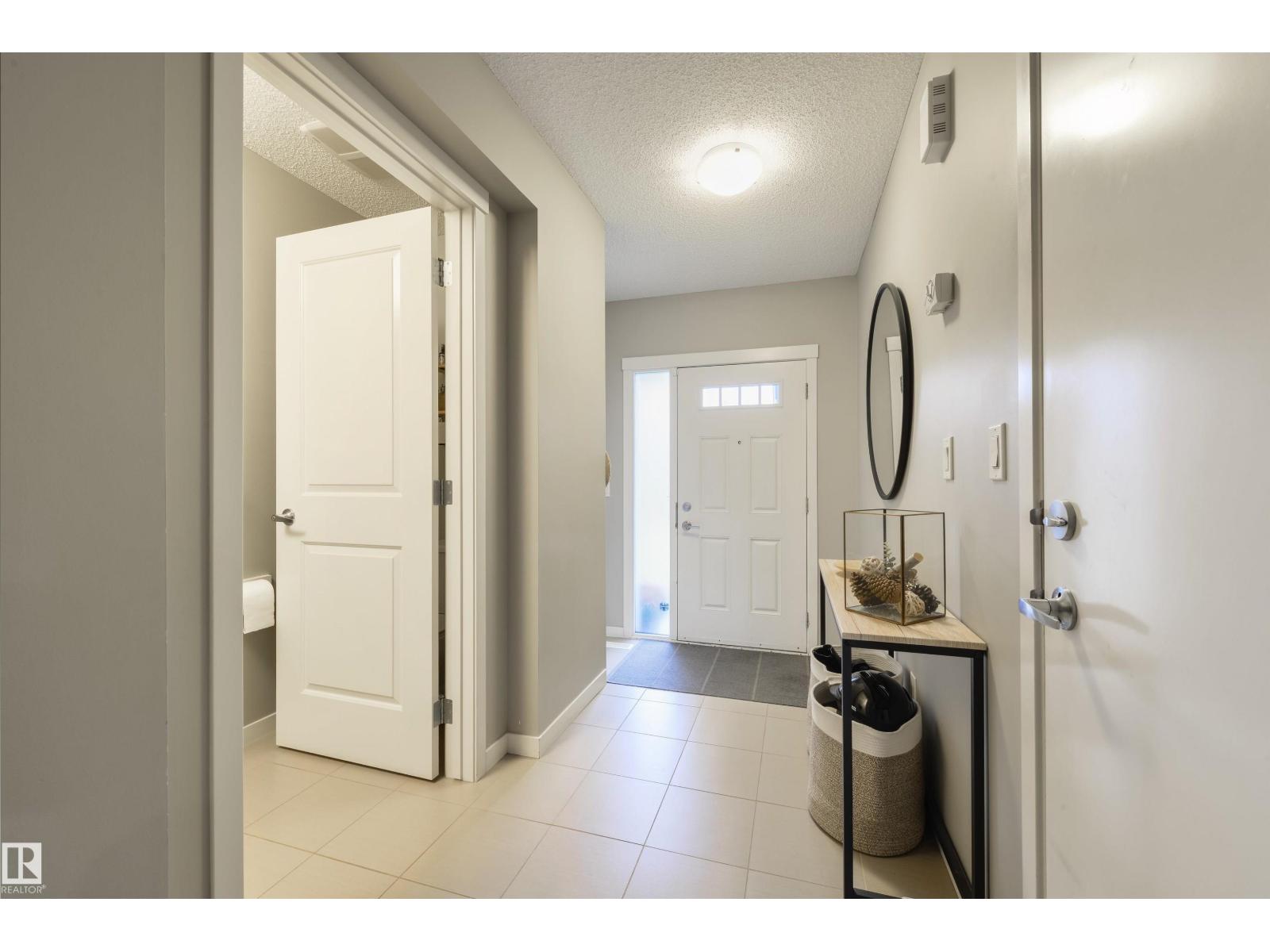 5228 20 Av Sw Property Photo 4
